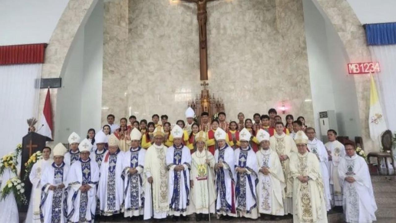 Pesta Perak Uskup Palangka Raya: 25 Tahun Pelayanan Mgr. Aloysius Sutrisnaatmaka Dihadiri Petinggi Katolik Se-Indonesia