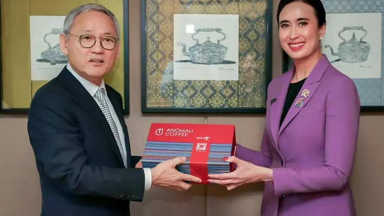 Disebut Menteri Terkaya, Gaya Khas Old Money Menpar Widiyanti Putri Wardhana dengan Produk Lokal