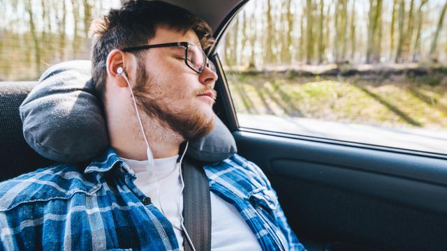 Tips Aman Menggunakan Earphone