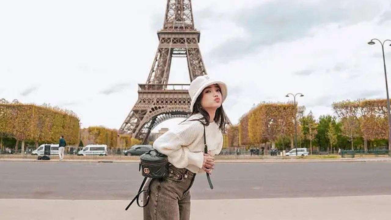 8 Pilihan Gaya Padu Padan Jeans ala Fuji, Super Stylish dan Kece Abis