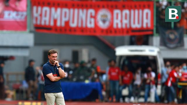 Foto: Bermain di Depan Ribuan The Jakmania, Persija Jakarta Dikalahkan Klub Malaysia di Laga Uji Coba