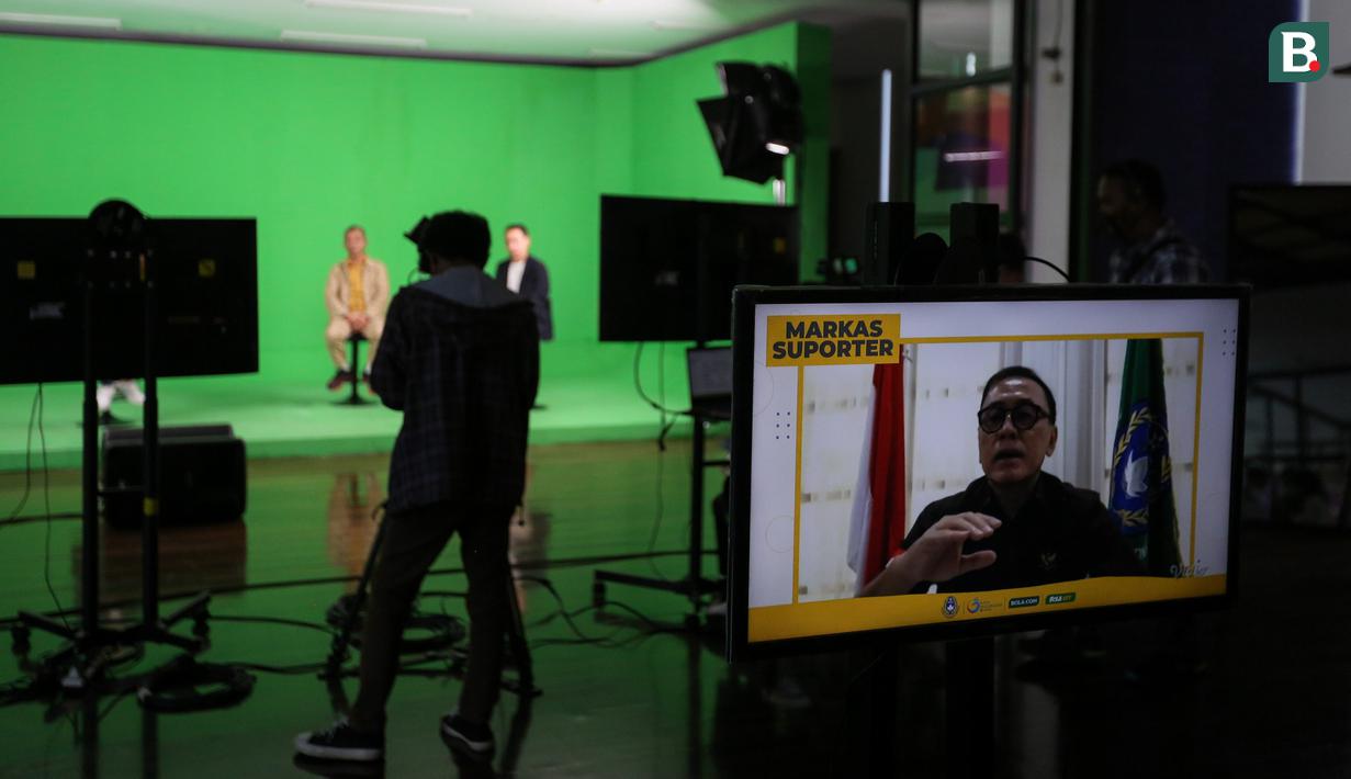 Ketua Umum PSSI, Mochamad Iriawan memberikan sambutan saat program Markas Suporter di Kantor Kapanlagi Youniverse, Gondangdia, Jakarta Pusat, Kamis (14/04/2022). (Bola.com/Bagaskara Lazuardi)