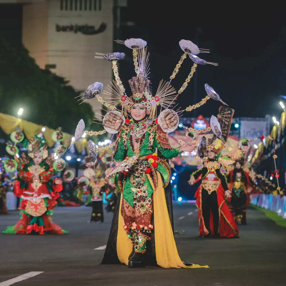 Diwarnai Guyuran Hujan, Jember Fashion Carnaval 2024 Dibuka dengan Parade  Busana Anak - Regional Liputan6.com