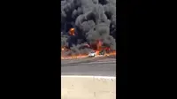 Kebakaran dahsyat akibat bocornya pipa minyak di Mesir. Dok: Twitter @youm7