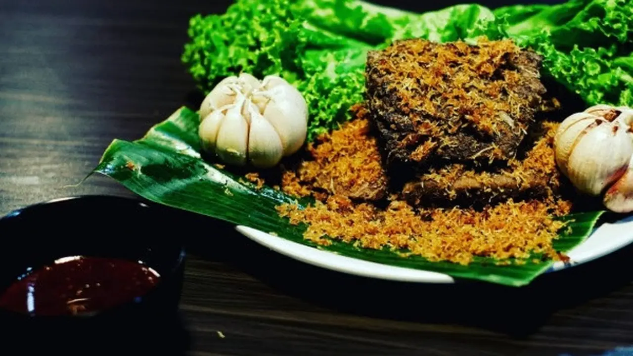 Salah Satu Menu Andalan di Rumah Makan Gepuk Ceu Tarmini 1988 di Pangalengan Bandung (foto: instagram/gepukceutarmini)