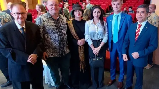 Influencer Rekha Lena Foto Bareng Sejumlah Duta Besar