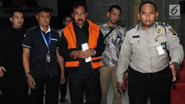 Gubernur Kepri Nurdin Basirun Kenakan Baju Tahanan KPK