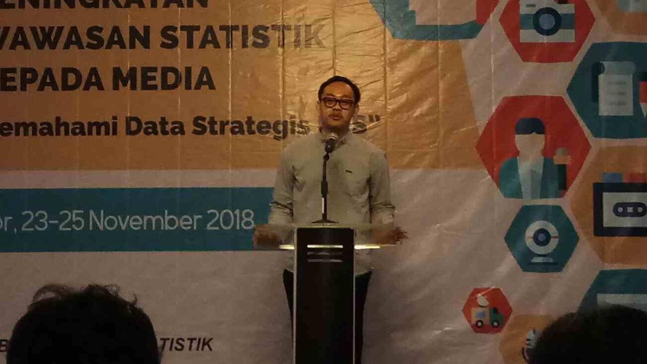 Direktur Eksekutif CELIOS, Bhima Yudhistira menyayangkan besarnya jumlah anak muda di Indonesia yang berpindah kewarganegaraan.
