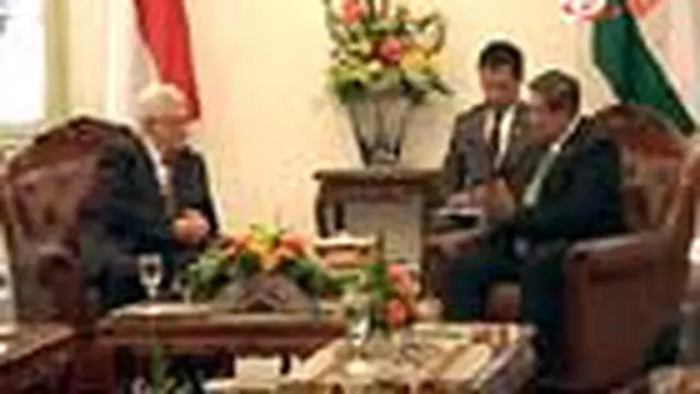 Presiden Susilo Bambang Yudhoyono menerima kunjungan kenegaraan Presiden Palestina Mahmoud Abbas. Kedua presiden langsung mengadakan pertemuan bilateral dengan sejumlah agenda. 
