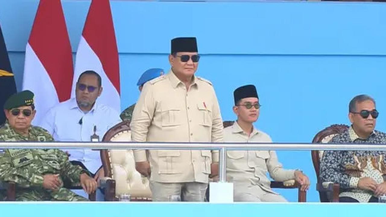 Upacara HUT TNI Selesai, 9 Pesawat Tempur Suguhkan Manuver Udara dengan Asap Merah Putih