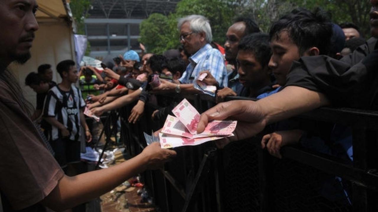 Ribuan Bobotoh mulai berdatangan di Gelora Bung Karno
