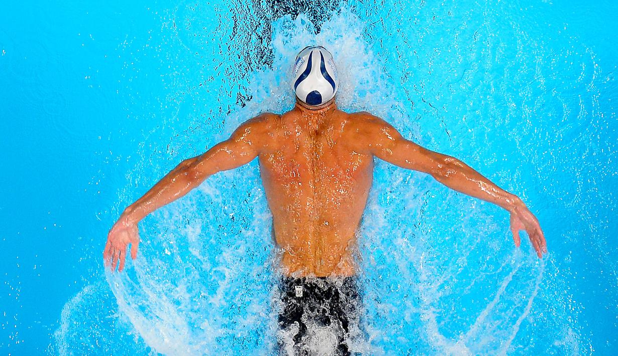Perenang AS, Michael Phelps, beraksi saat di nomor 200 m gaya kupu-kupu putra kualifikasi tim renang Olimpiade AS, di Omaha, AS, (28/6/2016). (AP Photo/Mark J. Terrill)