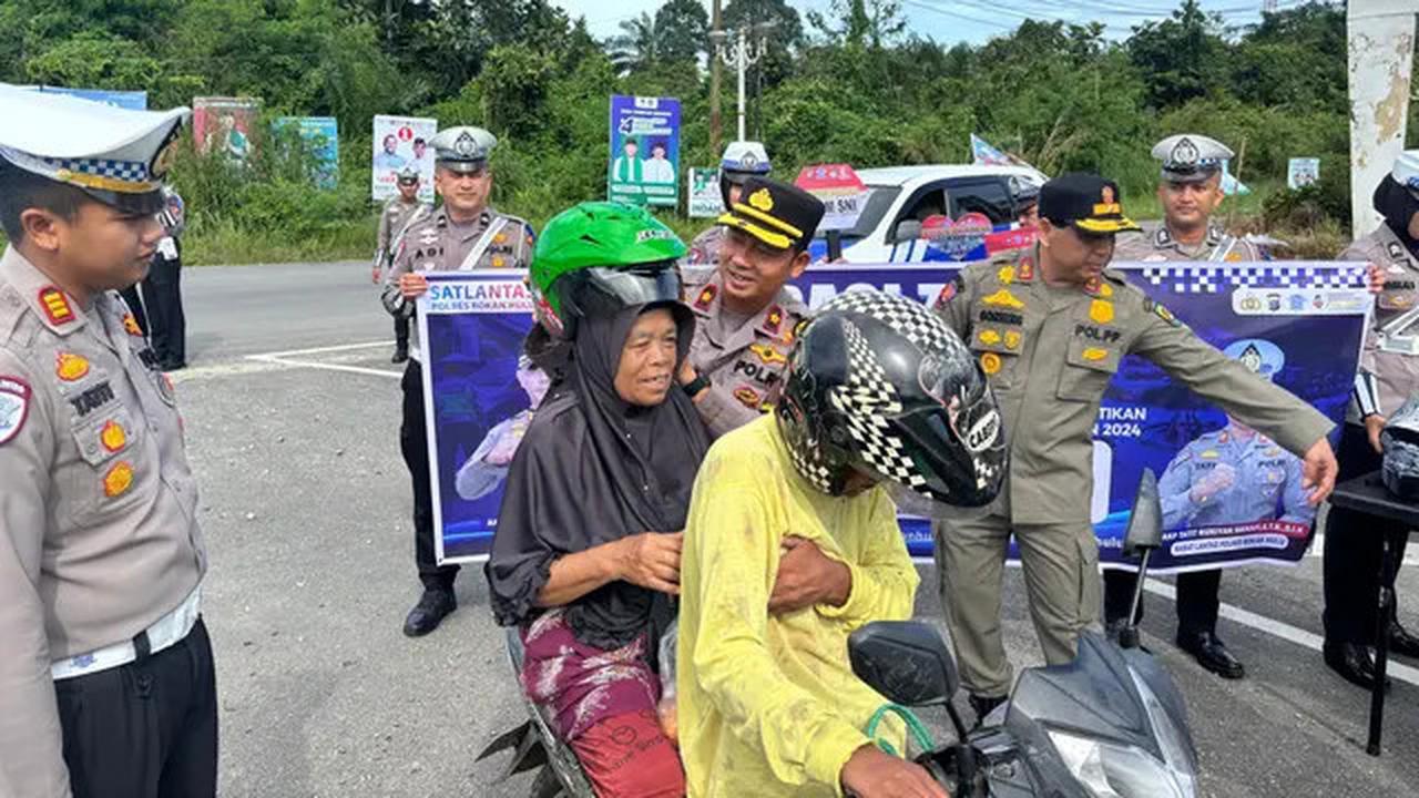Hadiah Istimewa' dari Polisi untuk Pengendara Sepeda Motor yang Tak Pakai Helm