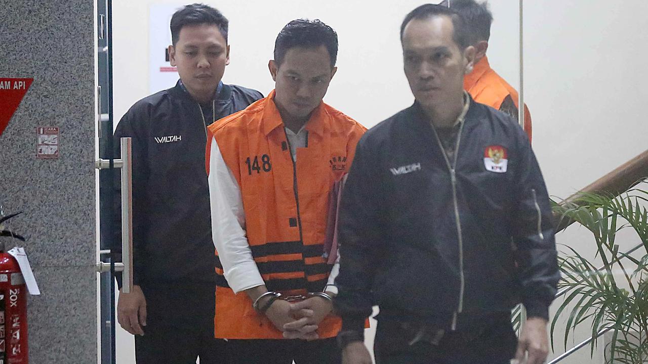 FOTO: Bupati dan Sekda Cilacap Ditahan KPK Usai Operasi Tangkap Tangan