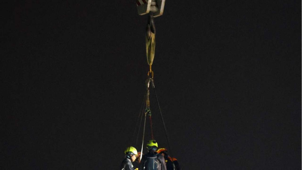 Tim SAR Berpacu dengan Waktu Selamatkan Korban di Reruntuhan Gedung Pencakar Langit Bangkok