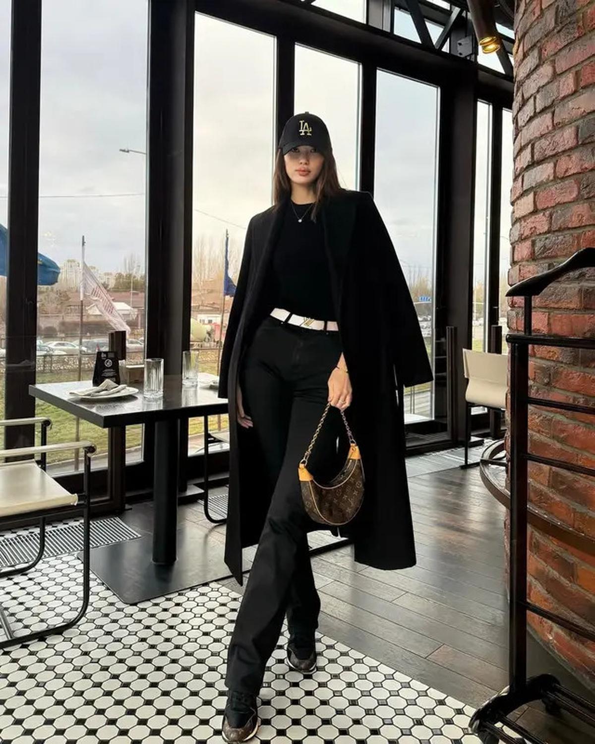 Potret Sabina Altynbekova Pemain Yogya Falcons Tanpa Jersey Voli, Auranya Bak Model Papan Atas