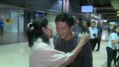 Diantar Ibunda tercinta, Rio Haryanto berangkat ke Melbourne menuju debut balapan di sirkuit Albert Park, Melbourne, malam tadi.
