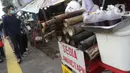Lemang, makanan favorit khas Sumatera Barat yang dijajakan di kawasan Food Street Kramat, Jakarta, Jumat (30/4/2021). Kawasan yang menjual beragam menu makanan khas Sumatera Barat selalu ramai dikunjungi pecinta kuliner terutama jelang waktu berbuka puasa. (Liputan6.com/Helmi Fithriansyah)