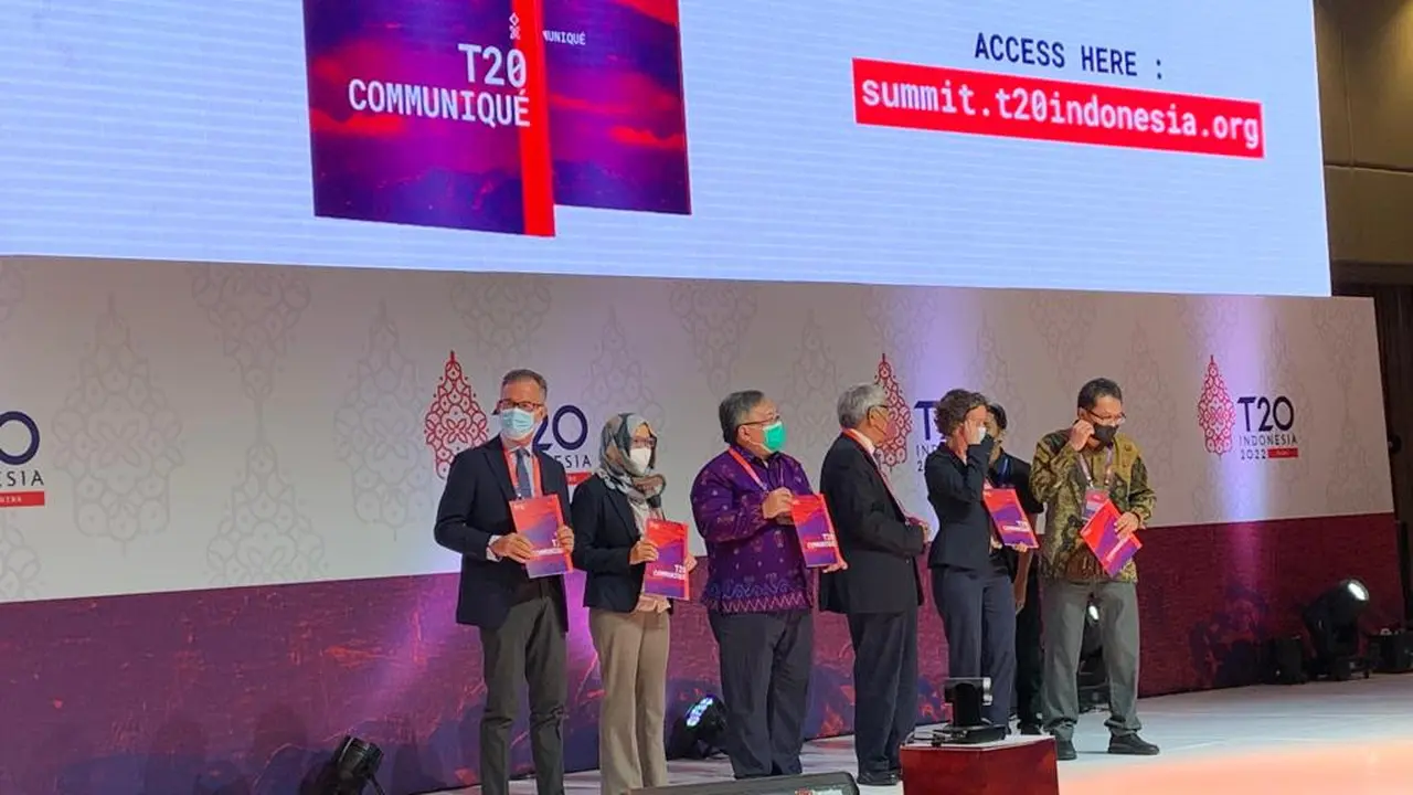 KTT T20 menghasilkan komunike yang berisi rekomendasi dari para analis untuk pemimpin dunia jelang Leaders Summit mendatang. Komunike diluncurkan pada KTT T20 di Nusa Dua, Bali pada 4-6 September 2022. (Liputan6/Benedikta Miranti T.V)