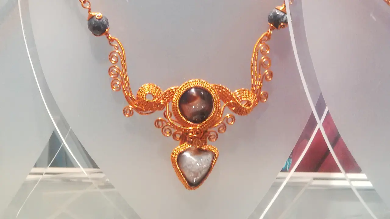 Ada Liontin Batuan Druzy di Pameran Surabaya Jewellery Fair 2016