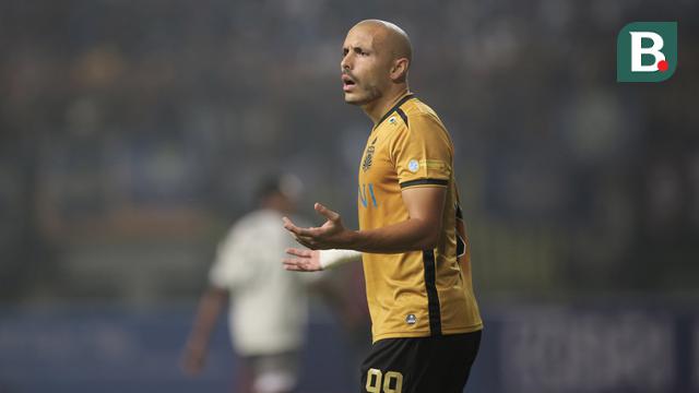 Pemain Bhayangkara FC Youssef Ezzejjari