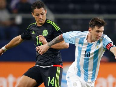 Argentina nyaris kalah di laga uji coba melawan Meksiko. Tampil di AT&T Stadium, Texas, AS, Rabu (9/9/2015), Tim Tanggo kebobolan dua gol lebih dulu sebelum akhirnya menyamakan kedudukan di menit-menit akhir pertandingan. (Reuters/Matthew Emmons)
