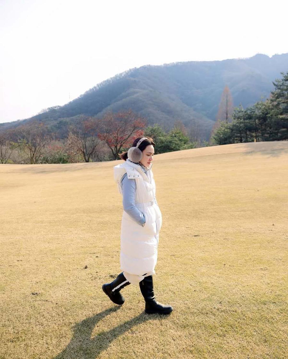 Potret Shandy Aulia Main Golf di Korea Selatan, Dingin-Dingin Tetap Cantik Bagai Bintang Drakor
