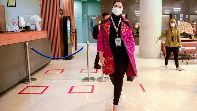 5 Potret Kahiyang Ayu Pakai Hijab, Penampilannya Banjir Pujian
