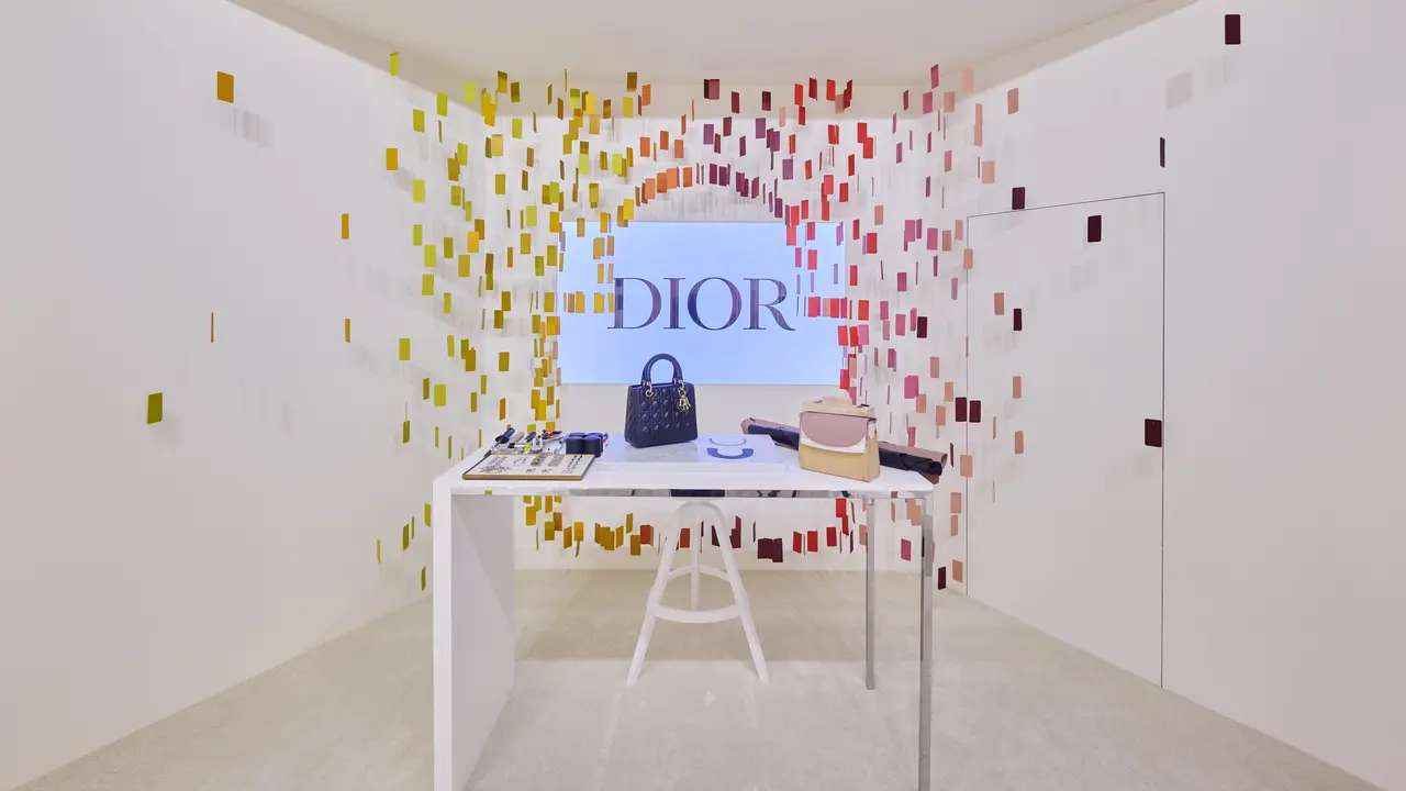 Lady Dior House Hadirkan Perjalanan Tas Ikonik Dior Sebagai Karya Seni dari Masa ke Masa