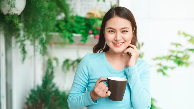 cantik tersenyum bahagia