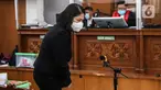 Saksi kasus pembunuhan berencana Brigadir Yosua Hutabarat atau Brigadir J, Putri Chandrawathi bersiap menjalani sidang lanjutan dengan terdakwa Richard Eliezer, Ricky Rizal, dan Kuat Ma'ruf di Pengadilan Negeri Jakarta Selatan, Jakarta, Senin (12/12/2022). Sidang itu beragenda mendengarkan keterangan saksi Putri Chandrawathi yang juga merupakan terdakwa dalam kasus yang sama. (Liputan6.com/Johan Tallo)