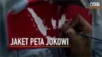 Penampilan Presiden Joko Widodo saat mengendarai motor choopper dengan jaket denim bergambar peta adalah hasil karya lukis tangan seniman Indonesia.