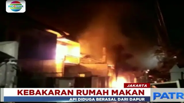 Diduga akibat kebocoran gas elpiji, rumah makan di kawasan Kebon Jeruk, Jakarta Barat ludes dilalap si jago merah.
