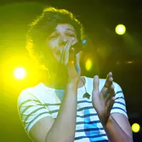 Louis Tomlinson bersama rekan-rekan di One Direction memutuskan untuk bubar setidaknya setahun setelah pertemuan di Britania Raya pada pertengahan Agustus. (Bintang/EPA)