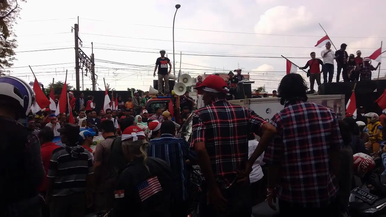 Pendukung Basuki Tjahaja Purnama atau Ahok di Rutan Cipinang