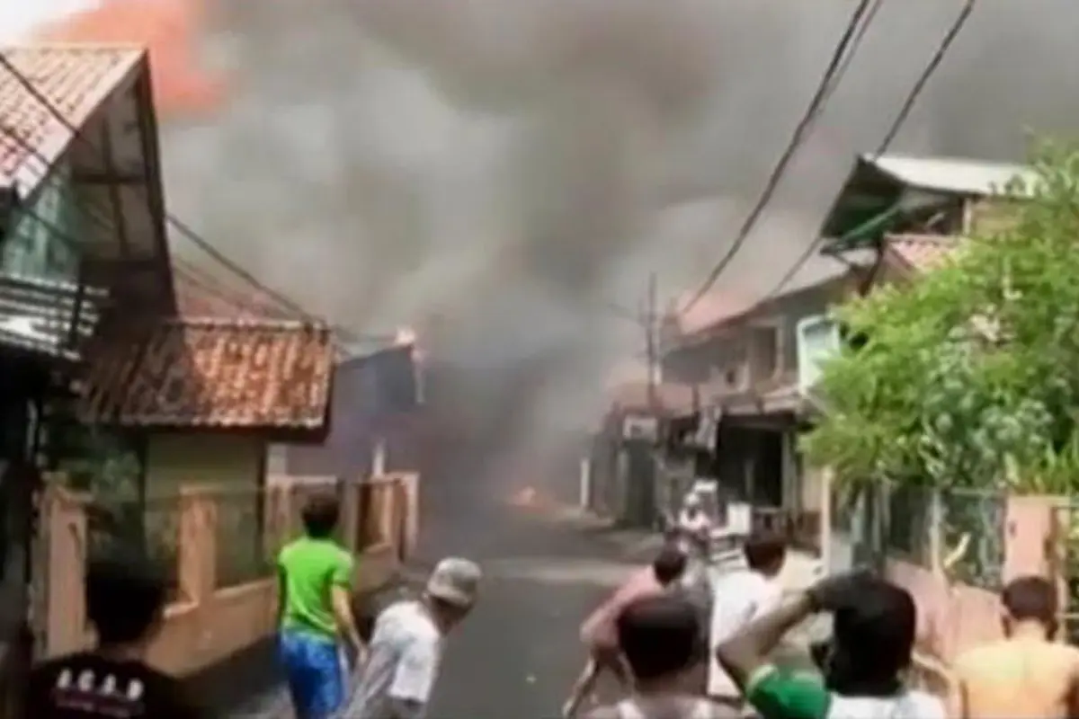 Belasan Kios dan Rumah di Klender Dilahap Si Jago Merah