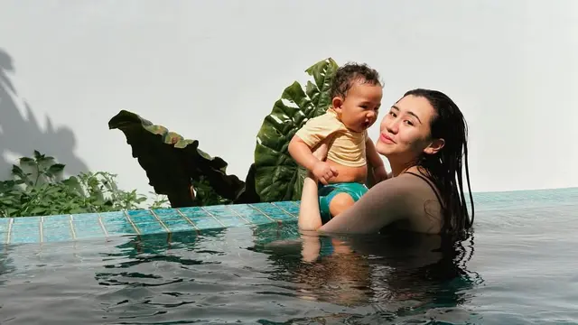 Potret Kolam Renang di Rumah Aaliyah Massaid dan Thariq Halilintar