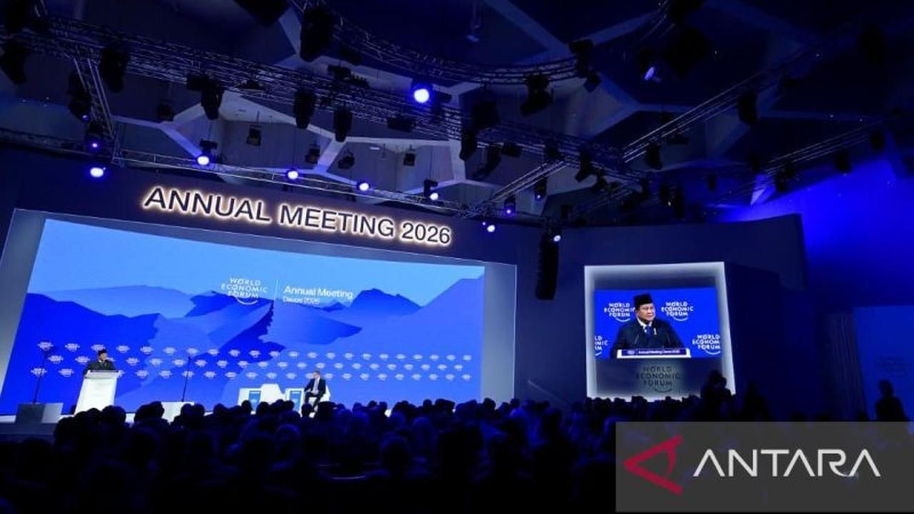 Prabowo Terharu, Warga Desa Syukuri Bantuan Panel Interaktif Digital untuk Pendidikan