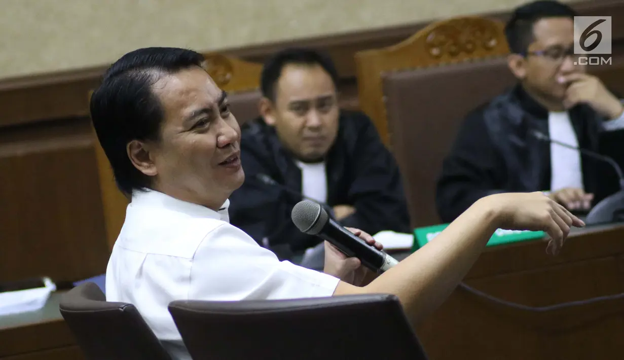 Terpidana suap pengadaan satelit monitoring Bakamla, Fayakhun Andriadi saat menjadi saksi pada sidang dugaan suap penambahan anggaran pengadaan satelit monitoring dan drone Bakamla dengan terdakwa Erwin Syaaf Arief, Pengadilan Tipikor, Jakarta, Kamis (22/8/2019). (Liputan6.com/Helmi Fithriansyah)