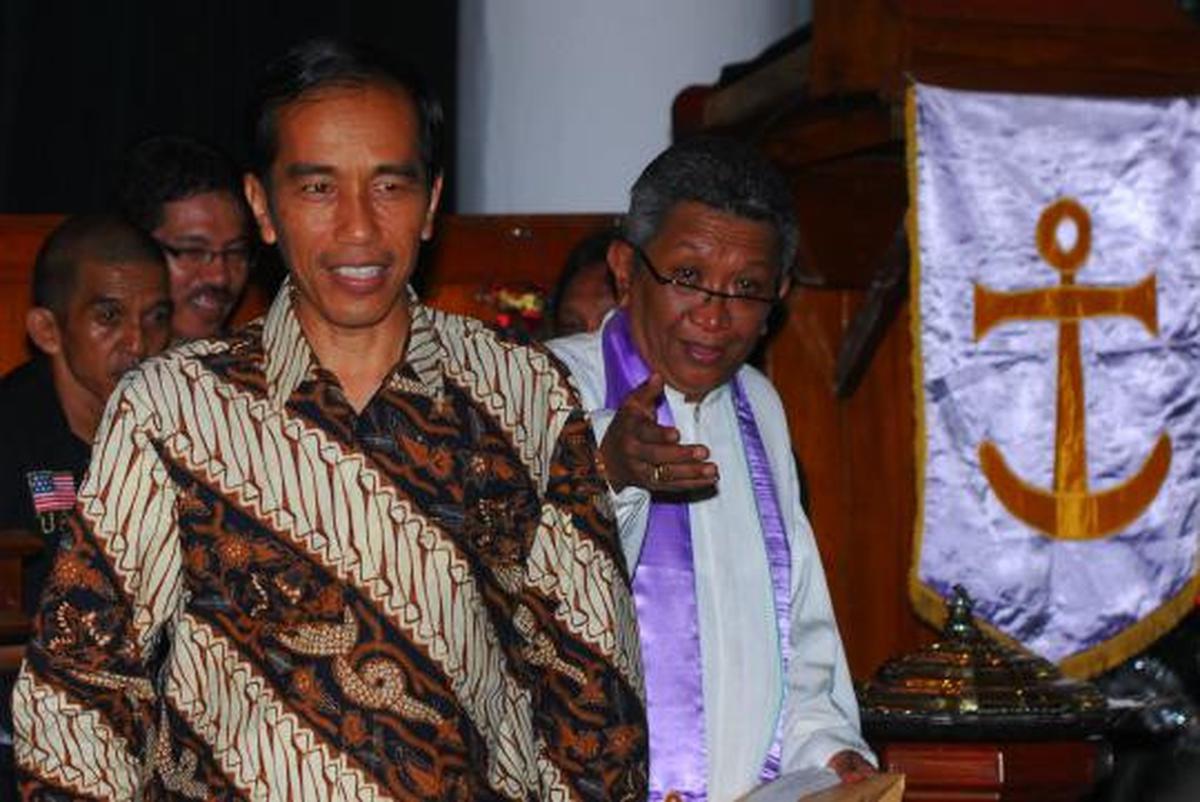 Umat Kristiani di Jakarta lakukan ibadah malam Natal