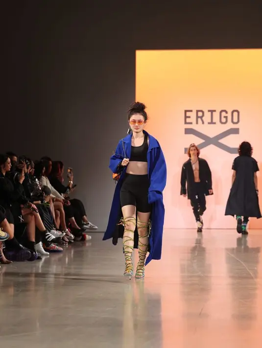 Warna-warna neon mendominasi dalam koleksi Erigo X yang memang dibuat khusus untuk New York Fashion Week ini, seperti orange tiger, black beauty, lemon chrome, teal blue, raspberry, dan lime green. Foto: Document/Erigo.