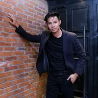 Fero Walandouw belakangan ini tengah menjalin hubungan asmara bersama perempuan cantik Susan Sameh. Terlihat sudah serius, namun ternyata Fero belum menargetkan kapan dirinya harus menikah. (Daniel Kampua/Bintang.com)