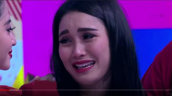 Air Mata Ayu Ting Ting Kembali Digosipkan dengan Raffi 