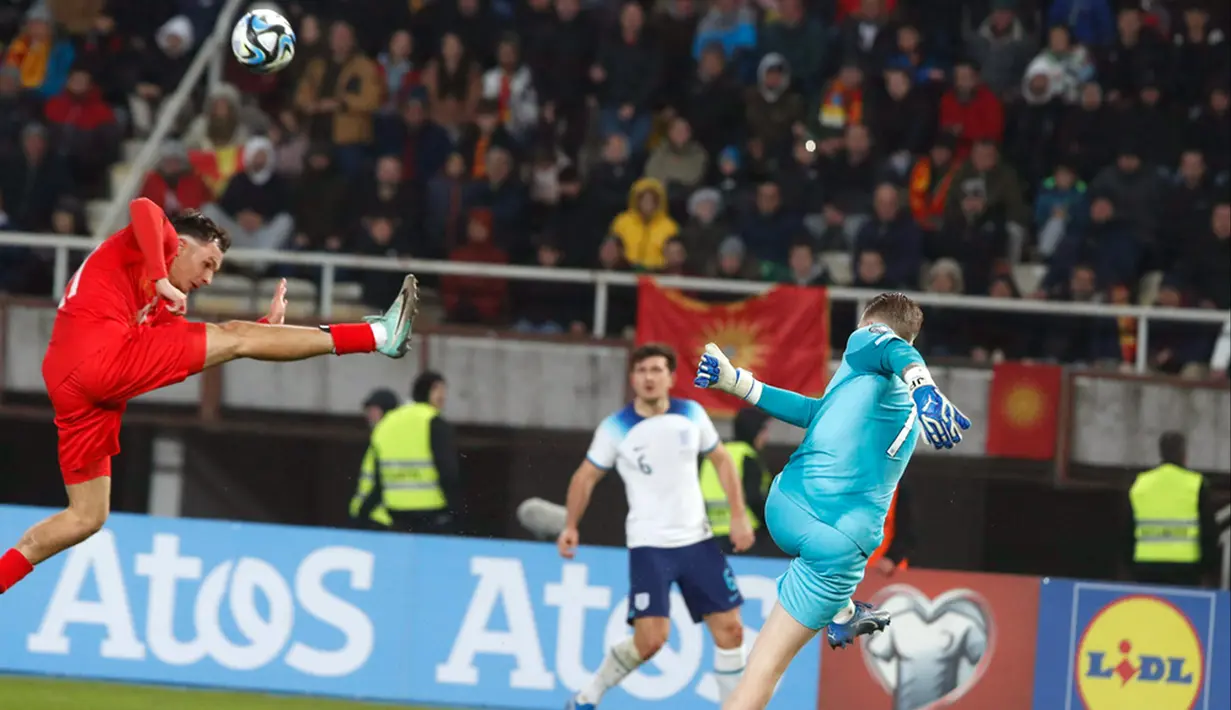 Inggris tampil cukup baik untuk mengatasi tuan rumah Makedonia Utara dengan skor 1-1 dalam duel matchday 10 Grup C Kualifikasi Euro 2024. (AP Photo/Boris Grdanoski)