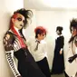 Vokalis band gothic asal Jepang Moi dix Mois yang bernama K, dikabarkan wafat secara tiba-tiba.