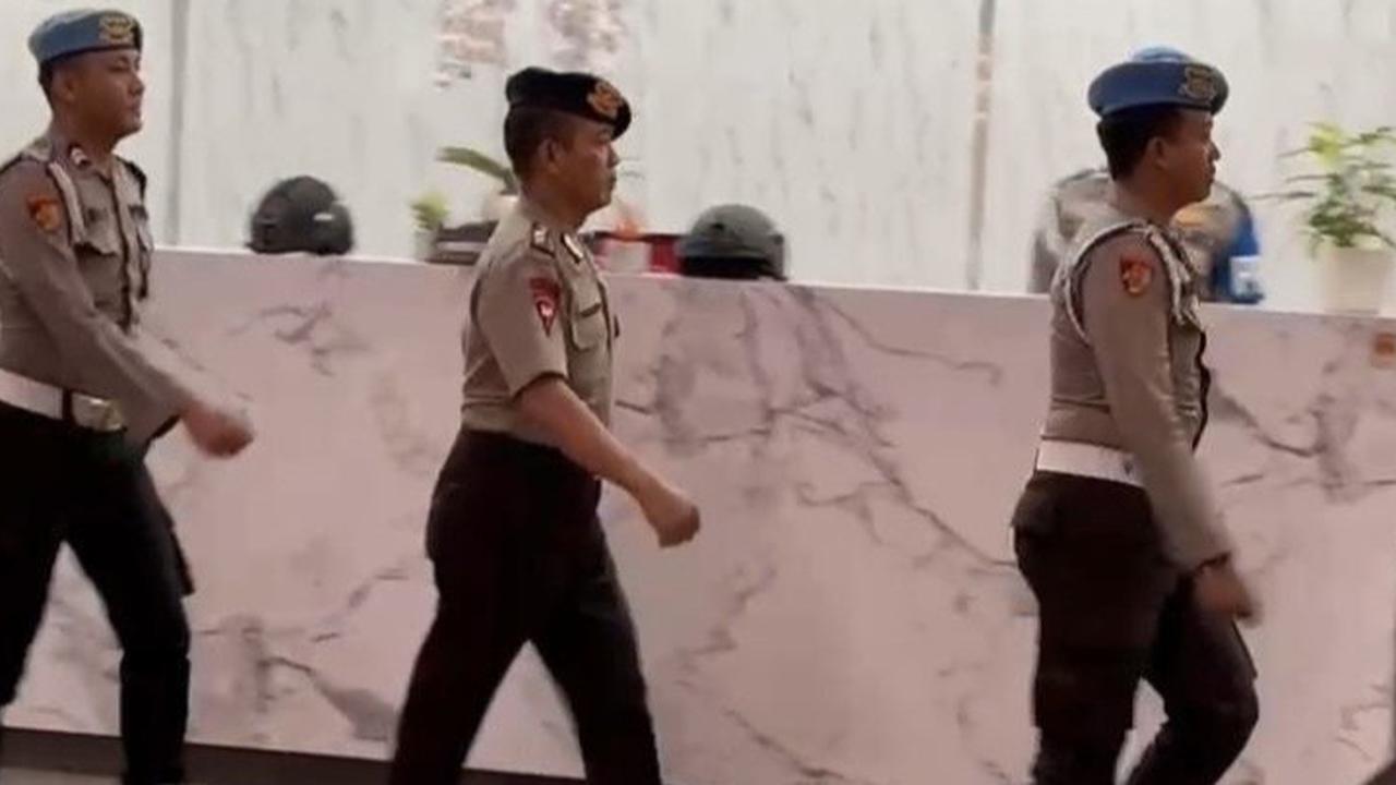 Curhat Sambil Menangis, Bripka Rohmad Sopir Mobil Rantis Lindas Ojol Ingin Tetap Mengabdi Hingga Pensiun