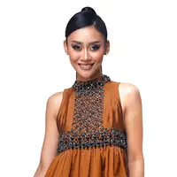 Kampungku menjadi tema yang diangkat oleh Miss Universe Malaysia. (Foto: Instagram/ Miss Universe Malaysia)