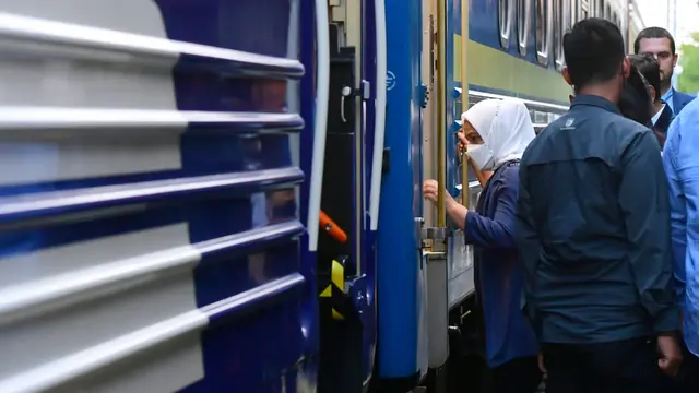 Presiden Jokowi dan ibu negara Iriana berangkat ke Kiev, Ukraina lewat Przemysl, Polandia menggunakan kereta luar biasa. (Foto: Biro Pers Sekretariat Presiden)