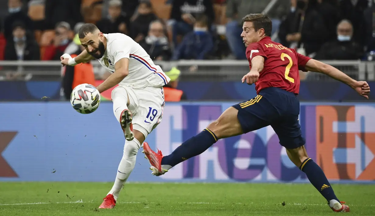 Karim Benzema. Striker berusia 33 tahun ini mampu menyamakan skor 1-1 dengan cepat hanya dalama waktu 2 menit usai kebobolan pada menit ke-64. Andai Spanyol dibiarkan memimpin terus hingga waktu yang lama, Prancis belum tentu dapat menemukan momen titik balik. (LaPresse via AP/Massimo Paolone)