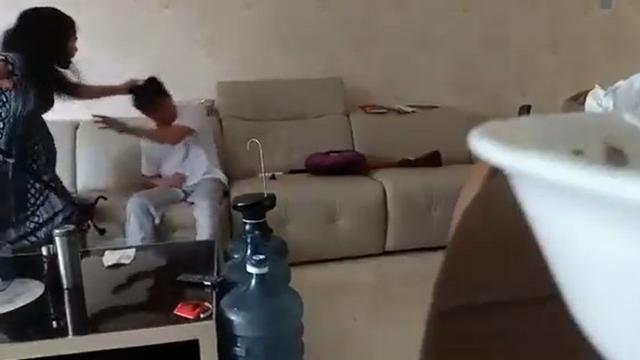 Video Istri Aniaya Suami Stroke (sumber: twitter/@danielht2009)